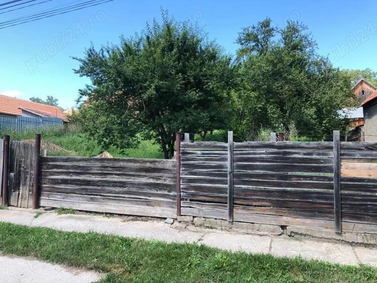Teren de 823 mp, în Alămor