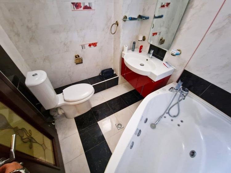 De închiriat Apartament de 3 Camere, Vedere la Mare, în Centru, 180mp utili. - 10
