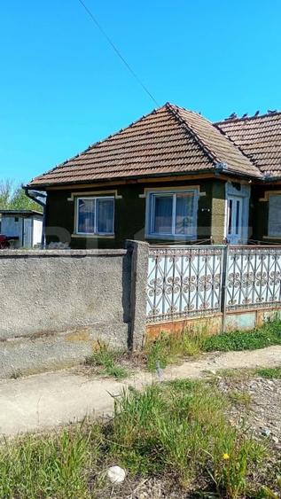 Casă individuală cu 2 camere cu Teren 1100 Mp în Mica