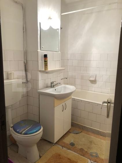 Apartament cu 2 camere semidecomandat, mobilat în Carei