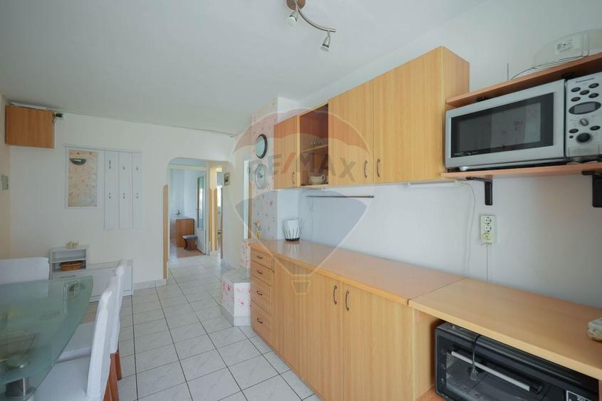 De vânzare apartament cu 3 camere zona Dacia - 1