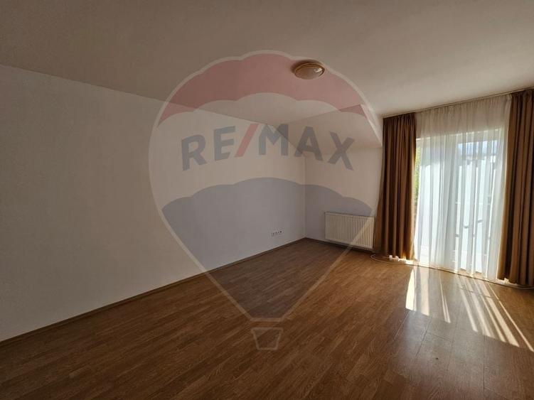 Casă cu 4 camere cu Teren 256 Mp în Bună Ziua
