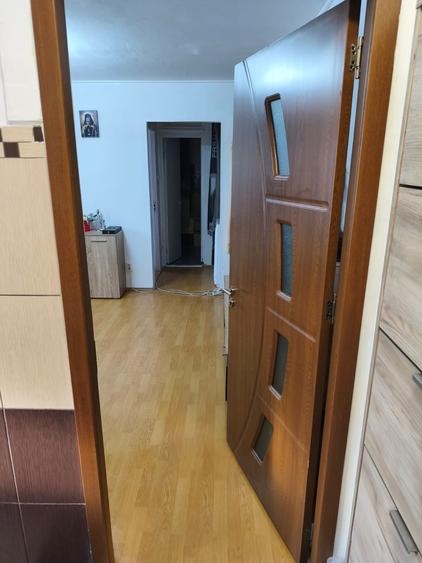 Apartament cu 2 camere semidecomandat în Berceni