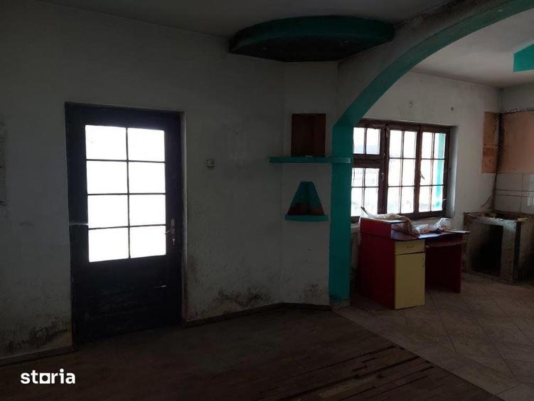 Casă cu 5 camere cu Teren 1380 Mp în Costești