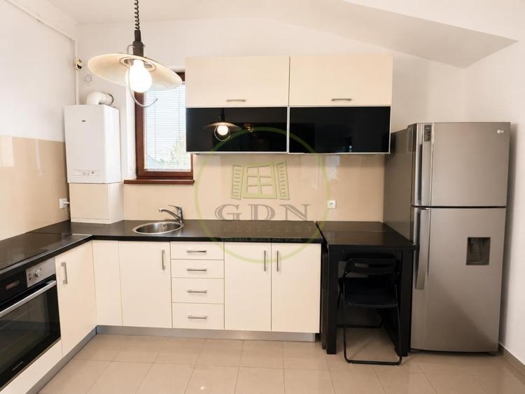Apartament cu 2 camere semidecomandat, mobilat în 1 Mai