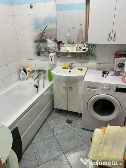 Apartament cu 2 camere semidecomandat în Traian