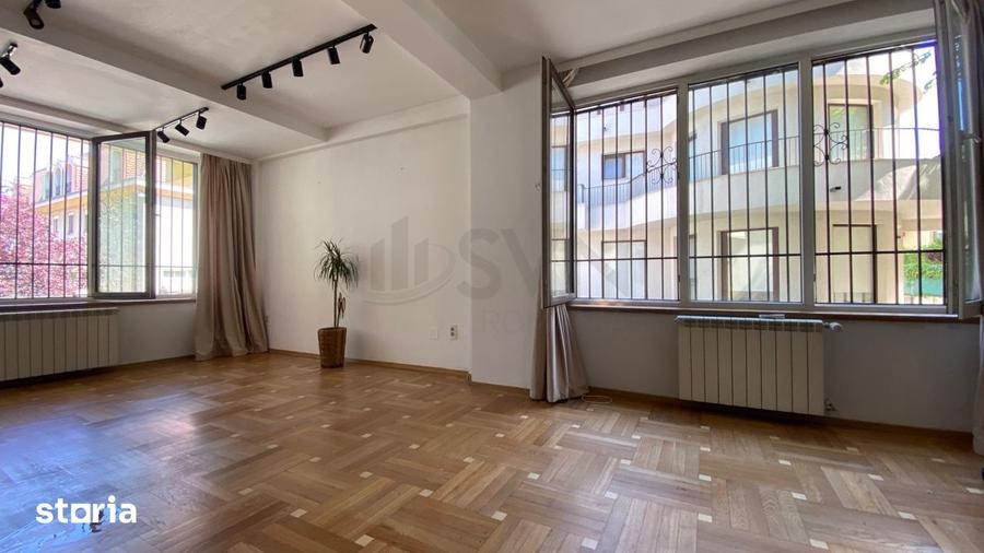 Casă cu 10 camere cu Teren 250 Mp în Herăstrău