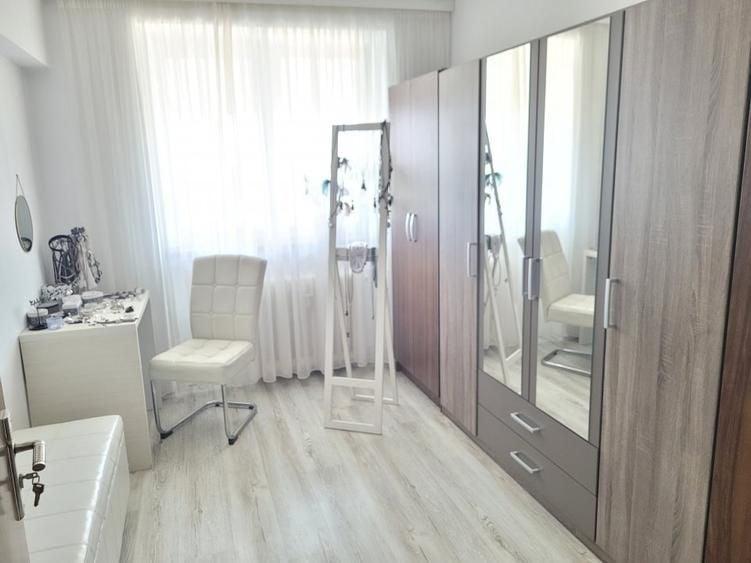 Apartament cu 3 camere decomandat în Colentina