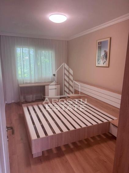 Apartament cu 3 camere semidecomandat, mobilat în Bucovina