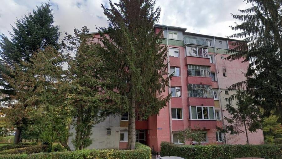 Apartament cu 3 camere semidecomandat în Nord