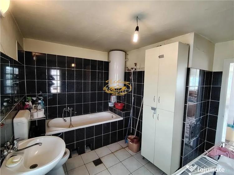Casă cu 5 camere cu Teren 2000 Mp în Central