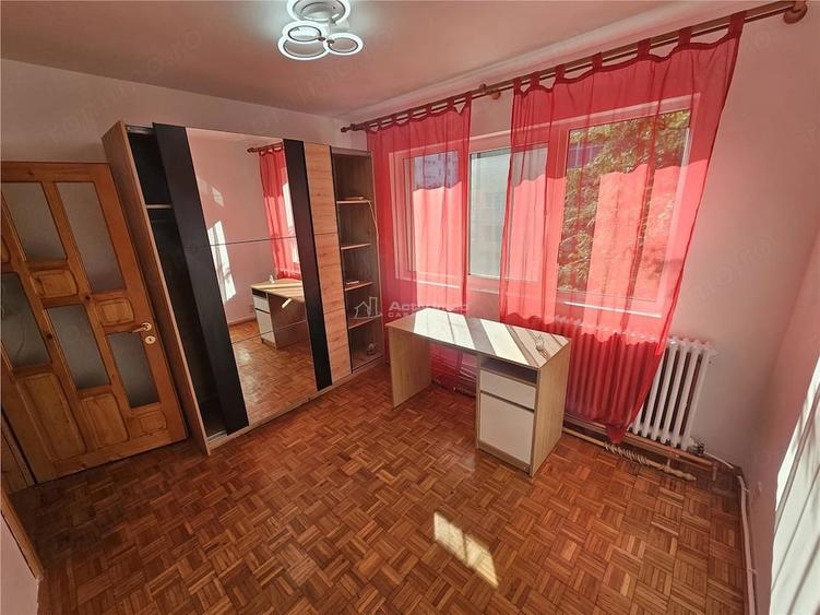 Apartament cu 3 camere semidecomandat în Cuptoare (Reșița)
