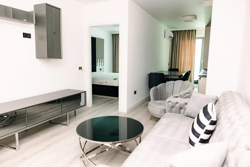 Apartament cu 2 camere semidecomandat, mobilat în Zorilor