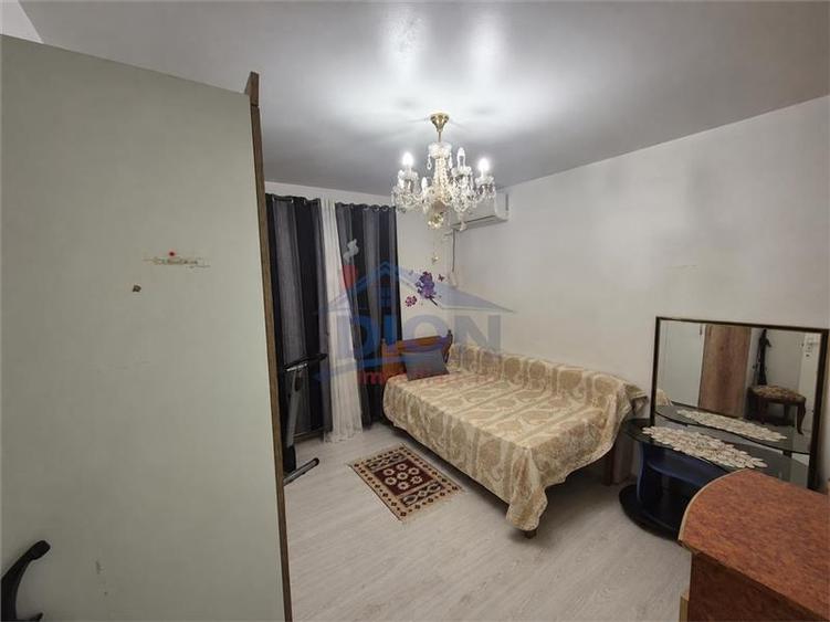 Apartament cu 3 camere decomandat în Dristor
