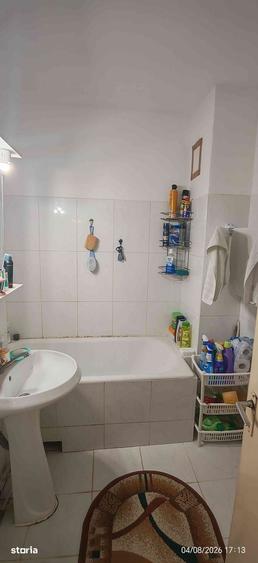 Apartament cu 3 camere decomandat în Șerbănești