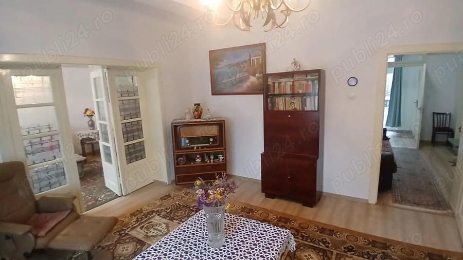 Apartament cu 4 camere semidecomandat în Central