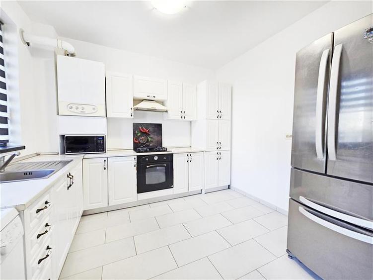 Duplex cu 4 camere cu Canalizare în Domnești