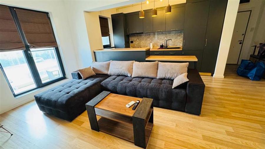 Apartament cu 2 camere decomandat, mobilat în Sud