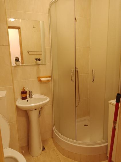 Apartament cu 4 camere decomandat în P-ța Alba Iulia