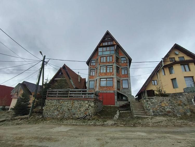 Hotel/Pensiune, de 706 mp, în Rânca