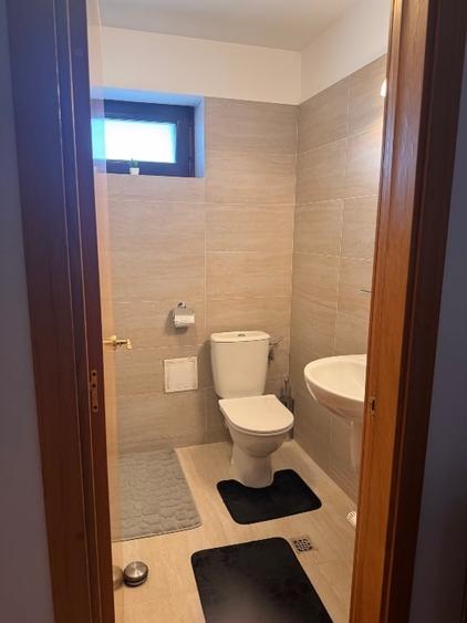 Apartament cu 3 camere decomandat, mobilat în Central