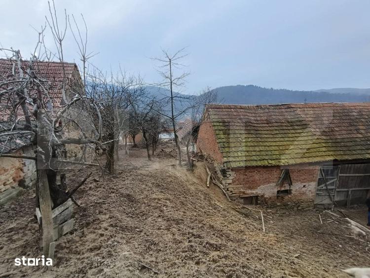 Casă cu 5 camere cu Teren 2482 Mp în Pianu