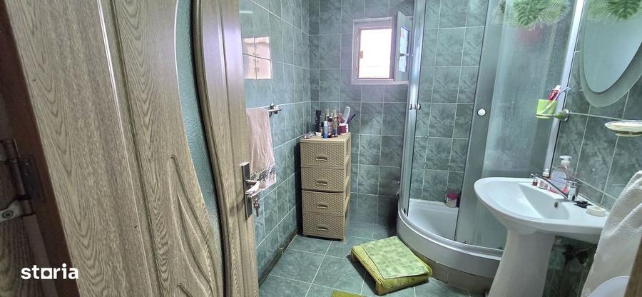 Apartament cu 3 camere decomandat în Micro 11