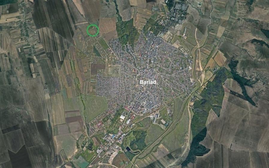 Teren de 5000 mp, în Perieni