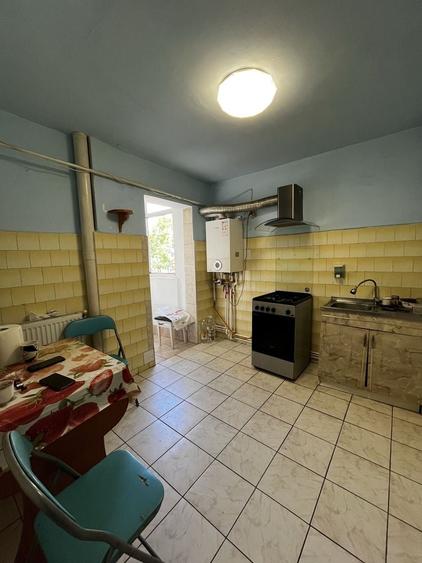 Apartament cu 4 camere decomandat în Central