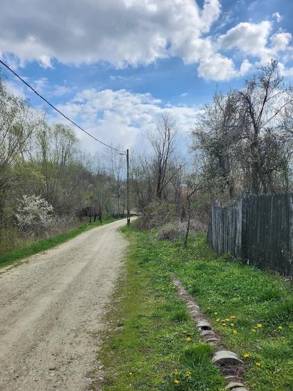 Casă cu Teren 1255 Mp în Săcelu