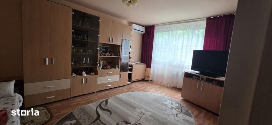 Apartament cu 2 camere decomandat în Moldoveni