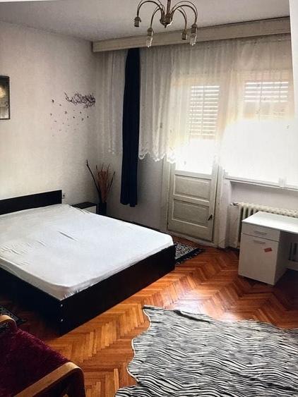 Apartament cu 3 camere decomandat în Lipovei