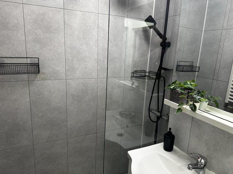 Apartament cu 2 camere decomandat, mobilat în Tei