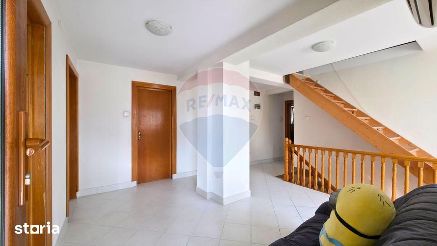 Casă cu 7 camere cu Teren 350 Mp în Giulești