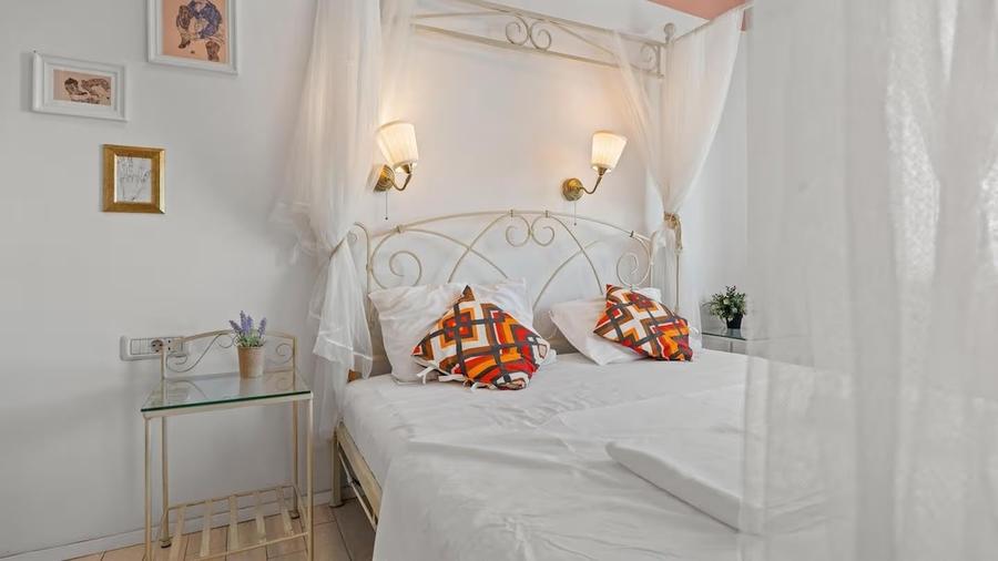 Apartament cu 3 camere semidecomandat în Universitate