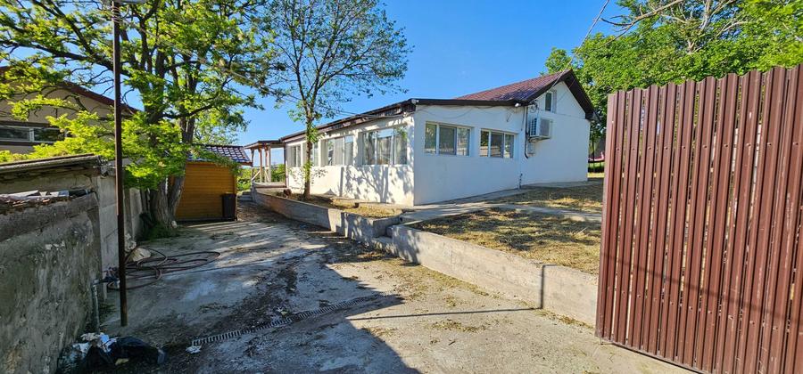 Casă cu 3 camere în Topalu