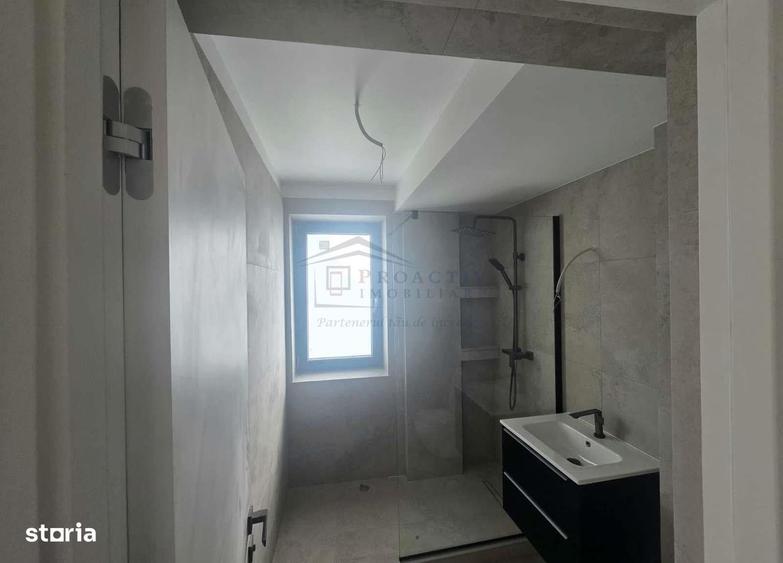 Spațiu comercial, de 638 mp, în Roșu