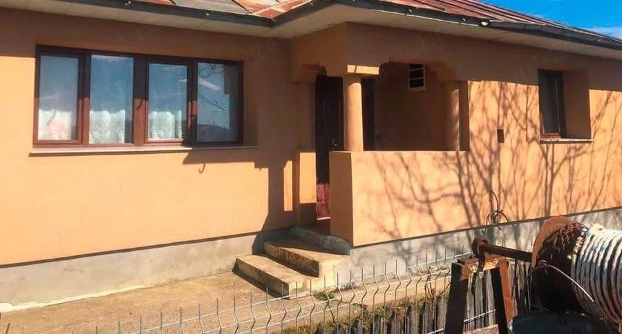Casă cu 3 camere cu Teren 3600 Mp în Lozna