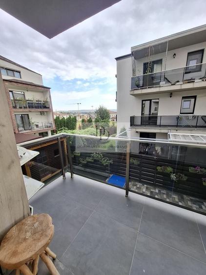 Apartament cu 2 camere semidecomandat, mobilat în Borhanci