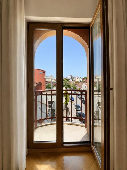 Apartament cu 4 camere decomandat, mobilat în Faleza Nord