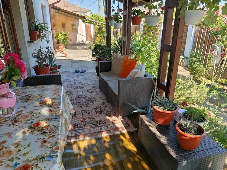 Casă cu 3 camere cu Canalizare în Central