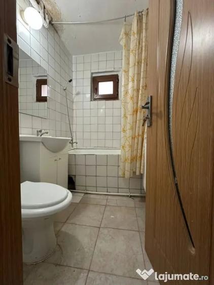 Apartament cu 3 camere semidecomandat în Obor