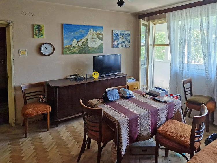 Apartament cu 3 camere semidecomandat în Giulești
