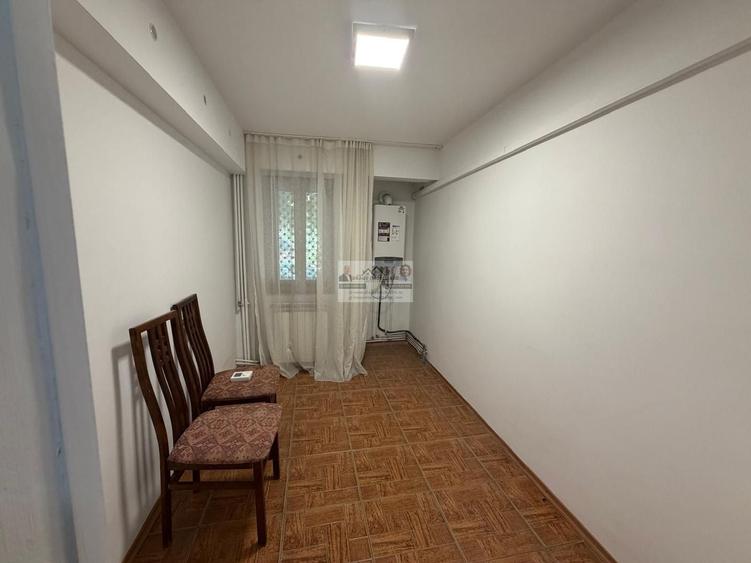Apartament cu 4 camere decomandat în Central