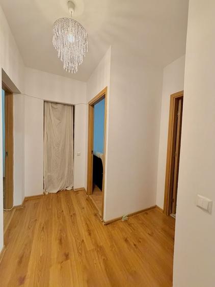 Apartament cu 3 camere semidecomandat, mobilat în Iancului