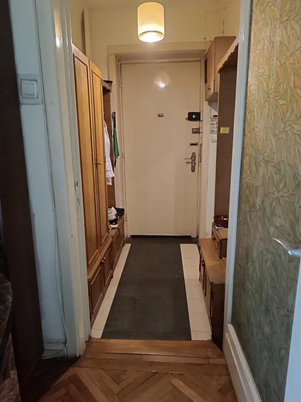 Apartament cu 3 camere semidecomandat, mobilat în Dacia