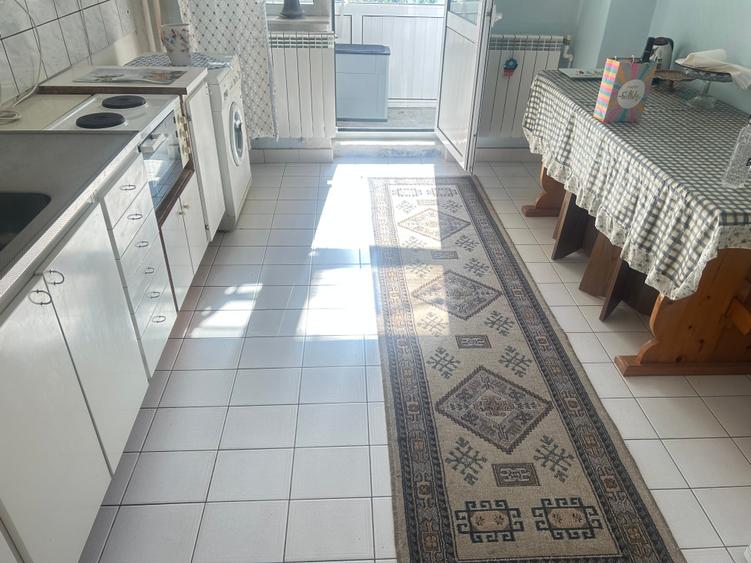 Apartament cu 3 camere decomandat în Faleza Nord