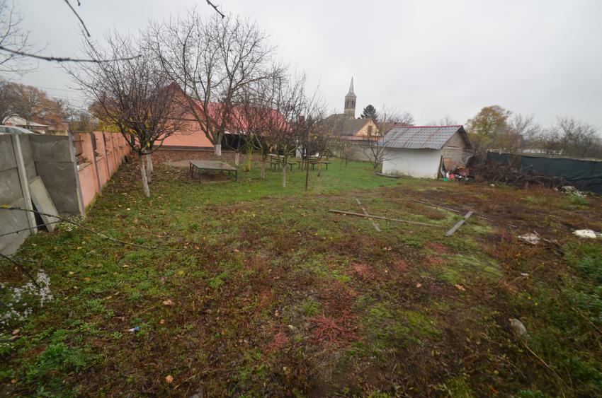 Casă individuală cu 4 camere cu Canalizare în Pădureni (Jebel)