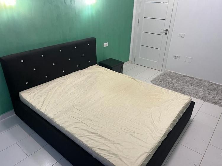 Apartament cu 3 camere decomandat în Exterior Vest