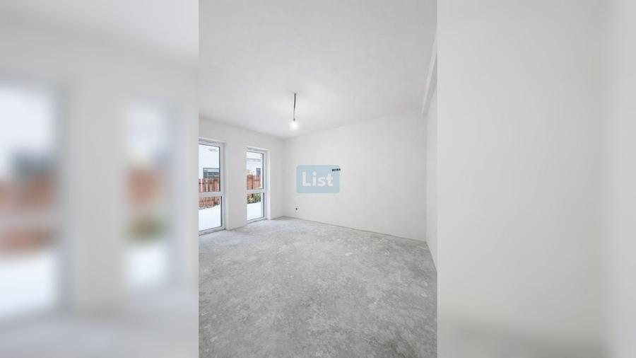 Casă cu 5 camere cu Teren 350 Mp în Câmpului